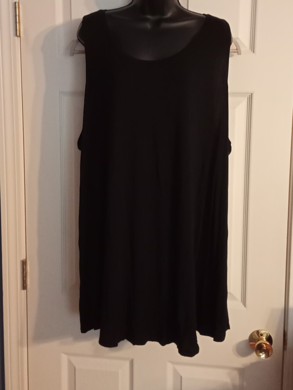 Old Navy Classic Black Sleeveless Swing Tank Top